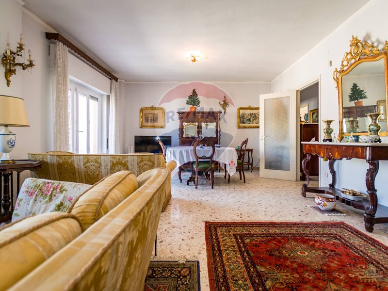 Quadrilocale in Vendita a Palermo, 269'000€, 148 m²
