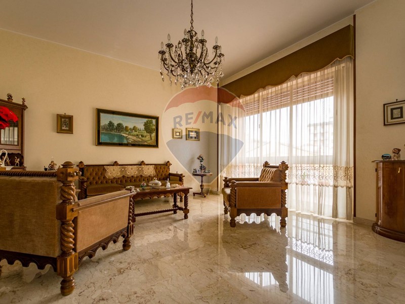 Appartamento in Vendita a Palermo, 250'000€, 182 m²