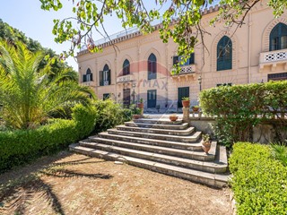 Casa Semi Indipendente in Vendita a Bagheria, 298'000€, 161 m²