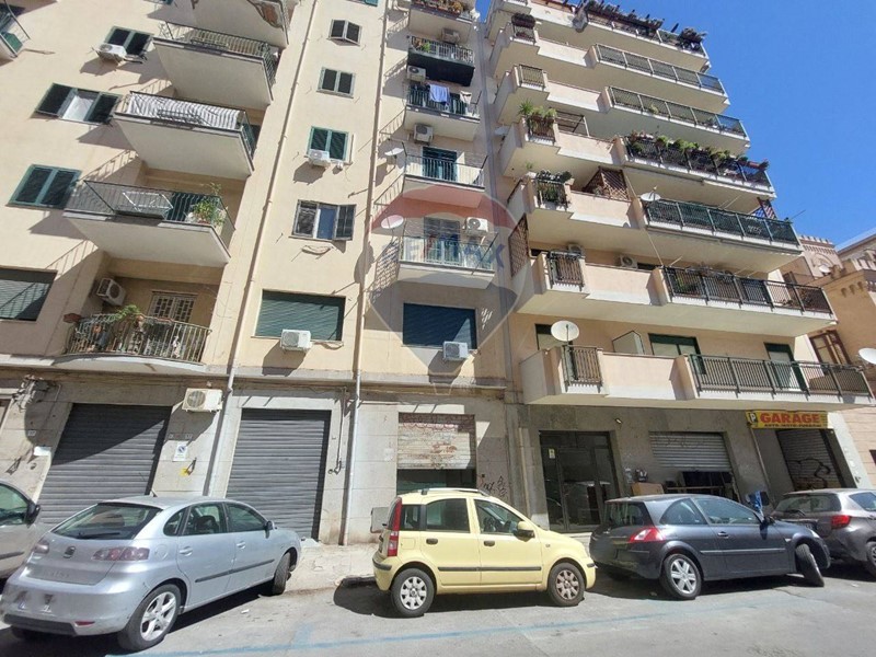 Negozio in Affitto a Palermo, 400€, 28 m²