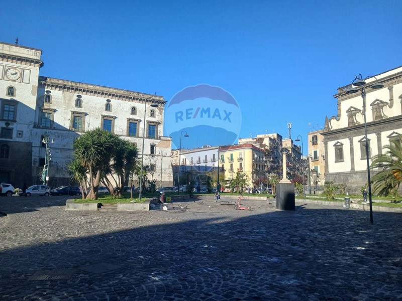 Ufficio in Affitto a Napoli, 700€, 62 m²
