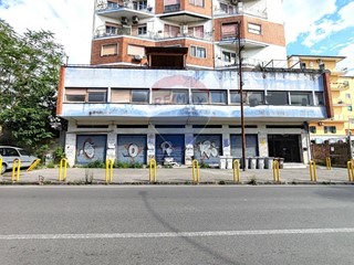 Ufficio in Affitto a Napoli, 1'300€, 320 m²