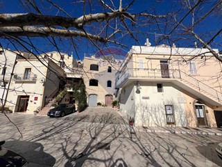 Casa Semi Indipendente in Vendita a Grassano, 55'000€, 90 m²