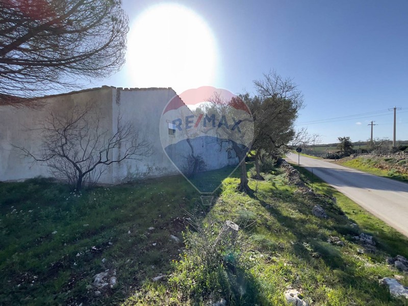 Rustico in Vendita a Santeramo in Colle, 155'000€, 7850 m², con Box