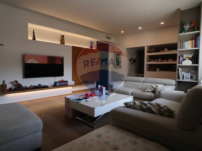 Casa Semi Indipendente in Vendita a Matera, 232 m²
