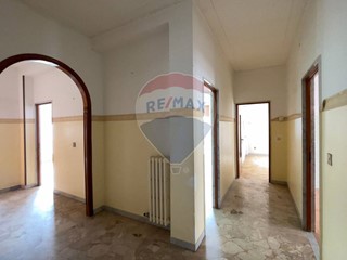 Appartamento in Vendita a Santeramo in Colle, 75'000€, 130 m²