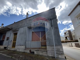 Casa Indipendente in Vendita a Santeramo in Colle, 210'000€, 400 m²