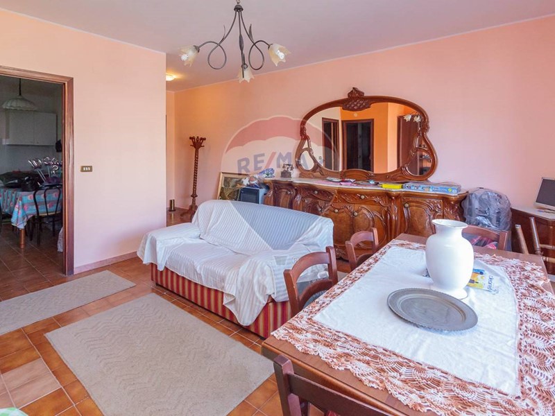 Appartamento in Vendita a Catania, 63'000&euro;, 90 m²