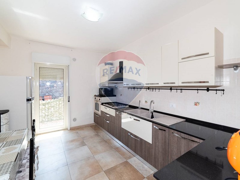 Quadrilocale in Vendita a Camporotondo Etneo, 155'000&euro;, 148 m²