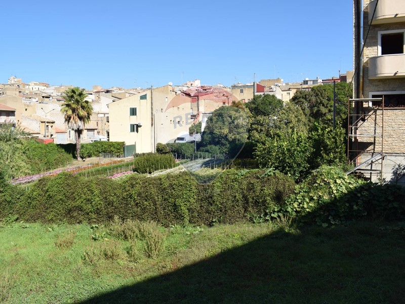 Terreno edificabile in Vendita a Valguarnera Caropepe, 190'000€, 7000 m²