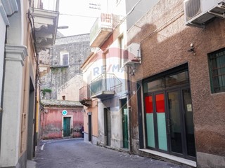 Appartamento in Vendita a Adrano, 78'000&euro;, 226 m²