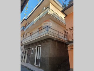 Casa Indipendente in Vendita a Paternò, 110'000€, 200 m²
