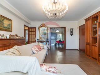 Quadrilocale in Vendita a Aci Castello, 139'000€, 121 m²