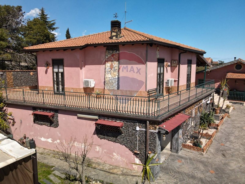 Villa in Vendita a Mascalucia, 230'000€, 140 m²