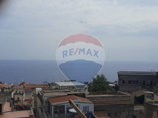 Appartamento in Vendita a Acireale, 80'000€, 90 m²