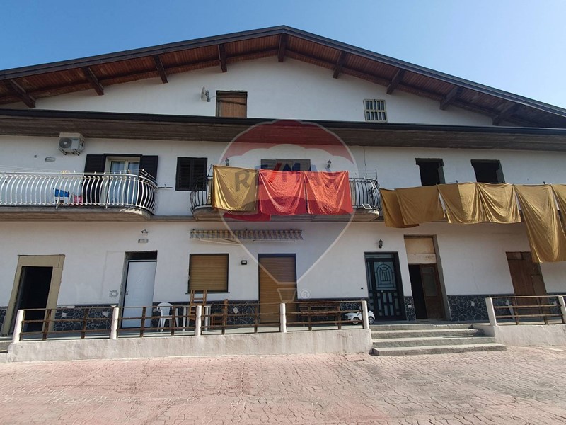 Appartamento in Vendita a Santa Maria di Licodia, 360'000€, 800 m², con Box