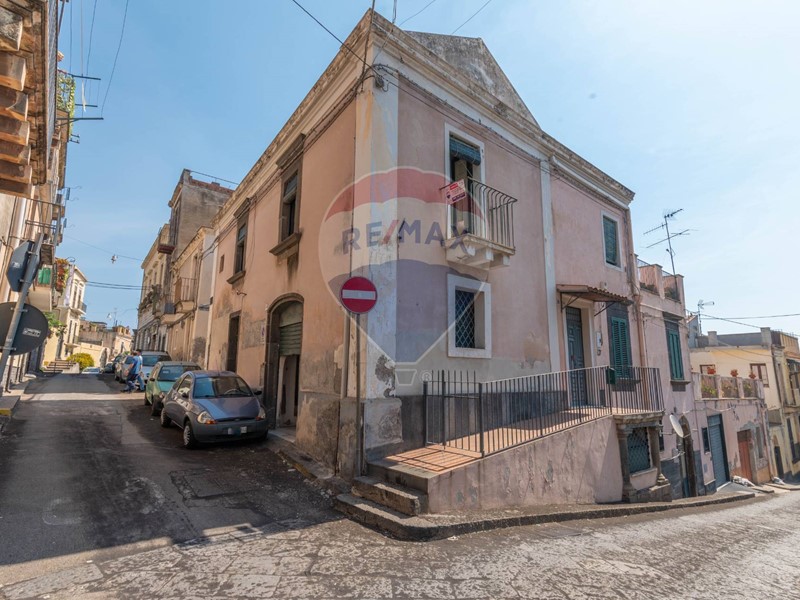 Casa Indipendente in Vendita a Acireale, 169'000€, 182 m²