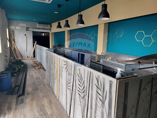 Attività commerciale in Vendita a Aci Castello, 104'000€, 60 m²