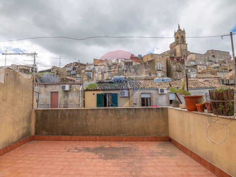 Appartamento in Vendita a Caltagirone, 29'000€, 127 m²