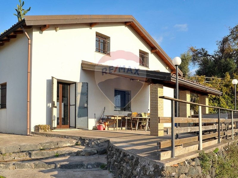 Villa in Vendita a Santa Maria di Licodia, 140'000€, 120 m²