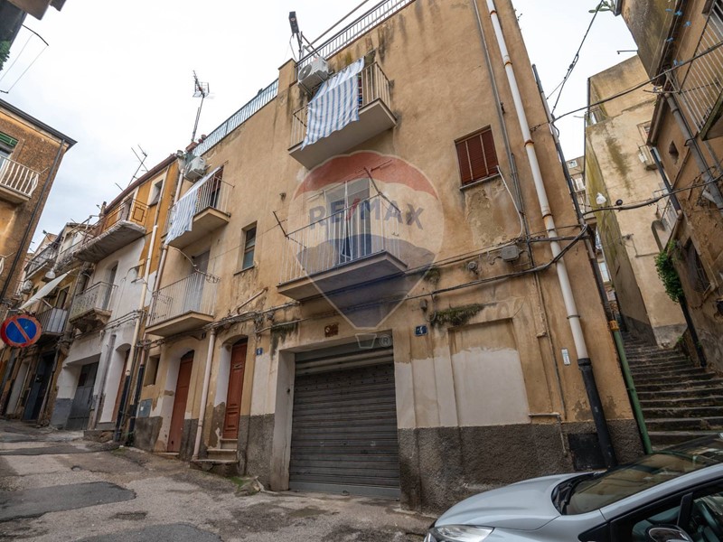 Appartamento in Vendita a Caltagirone, 35'000€, 120 m²