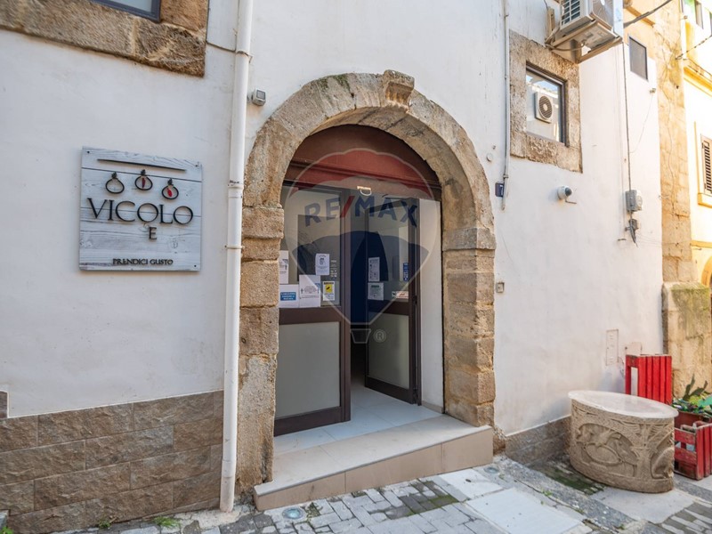 Immobile commerciale in Vendita a Caltagirone, 68'000€, 167 m²