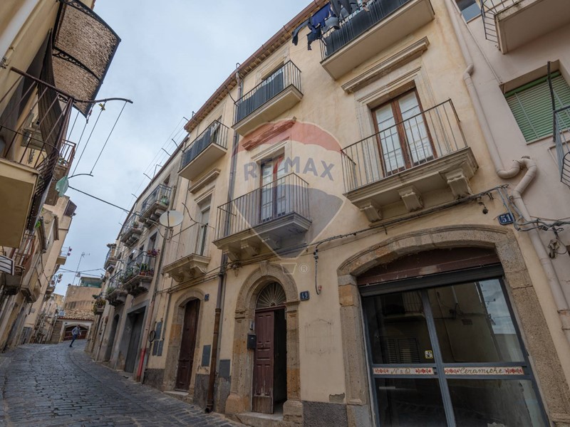 Laboratorio in Vendita a Caltagirone, 25'000€, 101 m²