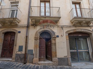 Laboratorio in Vendita a Caltagirone, 25'000€, 101 m²