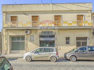 Immobile commerciale in Vendita a Caltagirone, 800'000€, 1100 m²