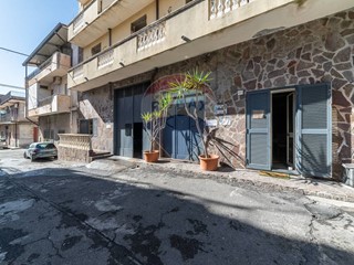 Appartamento in Vendita a Adrano, 240'000&euro;, 470 m², con Box