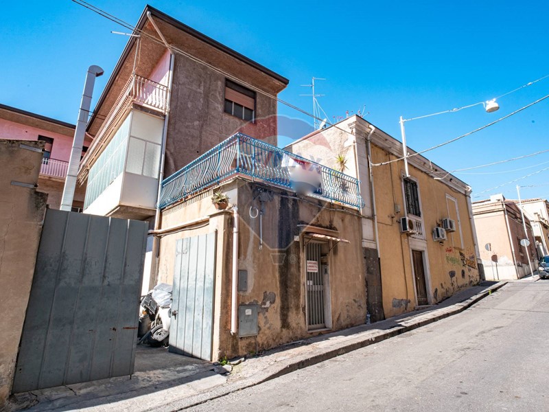 Laboratorio in Vendita a Catania, 69'000€, 110 m²