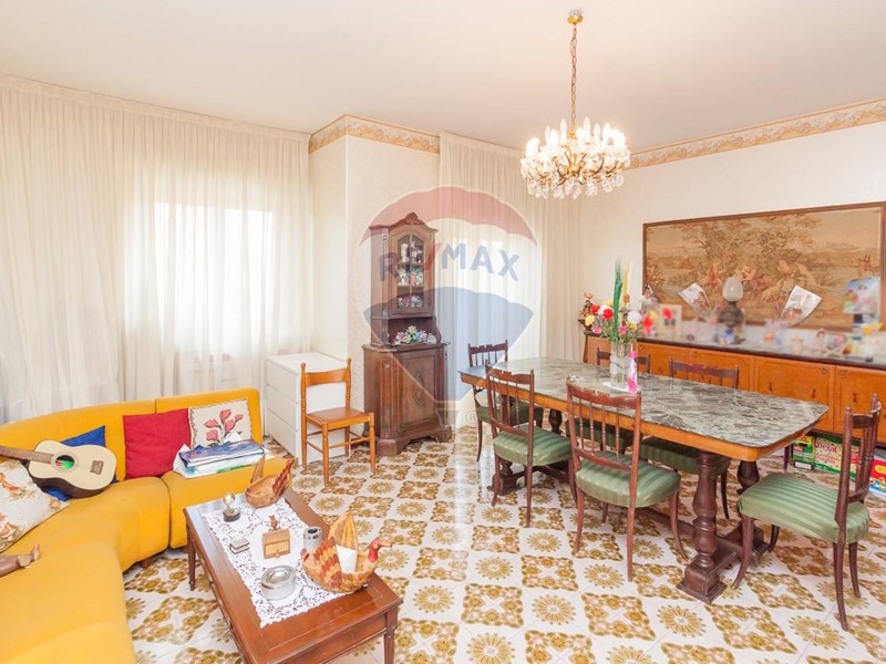 Quadrilocale in Vendita a Catania, 160'000&euro;, 138 m²