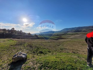 Terreno agricolo in Vendita a Caltagirone, 5'000€, 5000 m²
