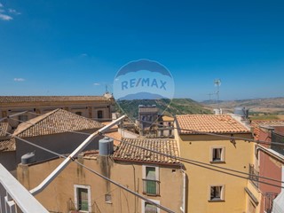 Casa Semi Indipendente in Vendita a Caltagirone, 30'000€, 110 m²