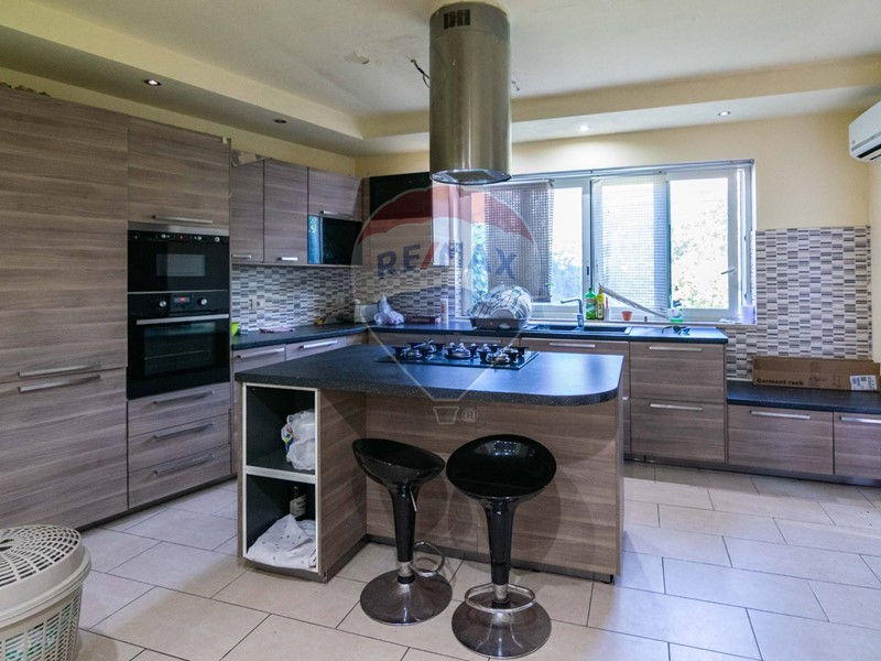 Casa Semi Indipendente in Vendita a Catania, 126'000&euro;, 256 m²