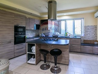 Casa Semi Indipendente in Vendita a Catania, 126'000&euro;, 256 m²