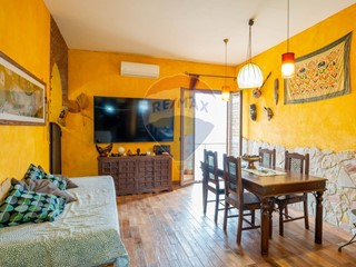 Trilocale in Vendita a Catania, 100'000&euro;, 87 m²