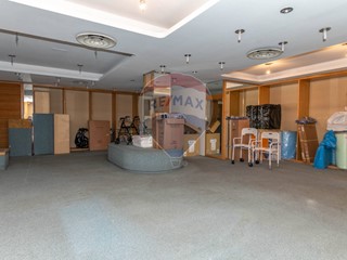 Immobile commerciale in Vendita a Caltagirone, 290'000€, 478 m²