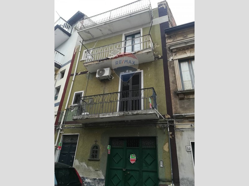 Casa Indipendente in Vendita a Paternò, 59'000€, 150 m²