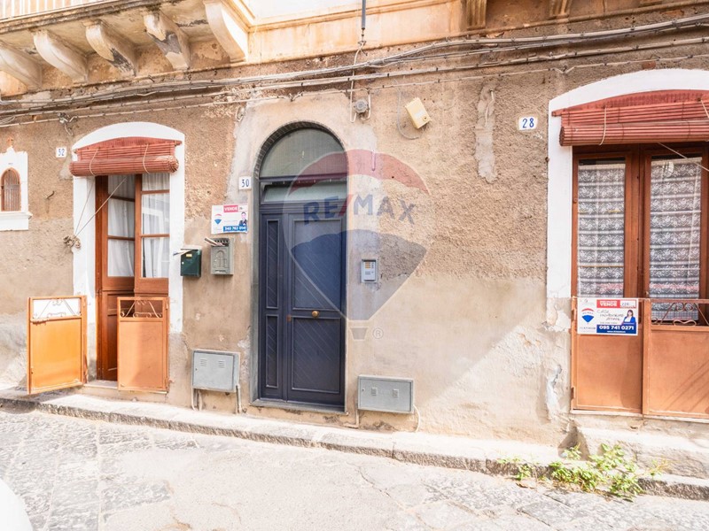 Casa Indipendente in Vendita a Catania, 65'000&euro;, 109 m²