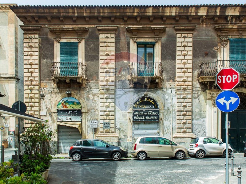 Immobile commerciale in Vendita a Catania, 350'000&euro;, 260 m²
