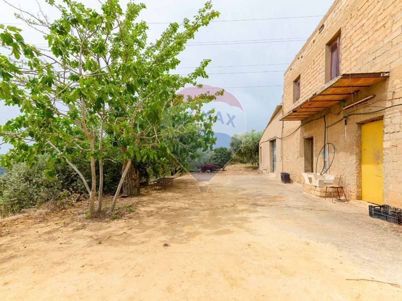 Rustico in Vendita a Caltagirone, 69'000€, 190 m²