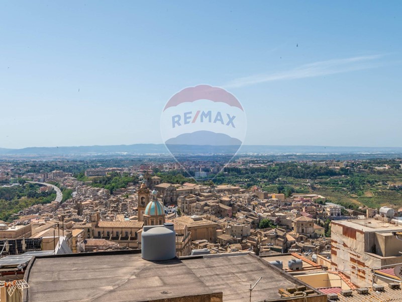 Casa Indipendente in Vendita a Caltagirone, 59'000€, 230 m²