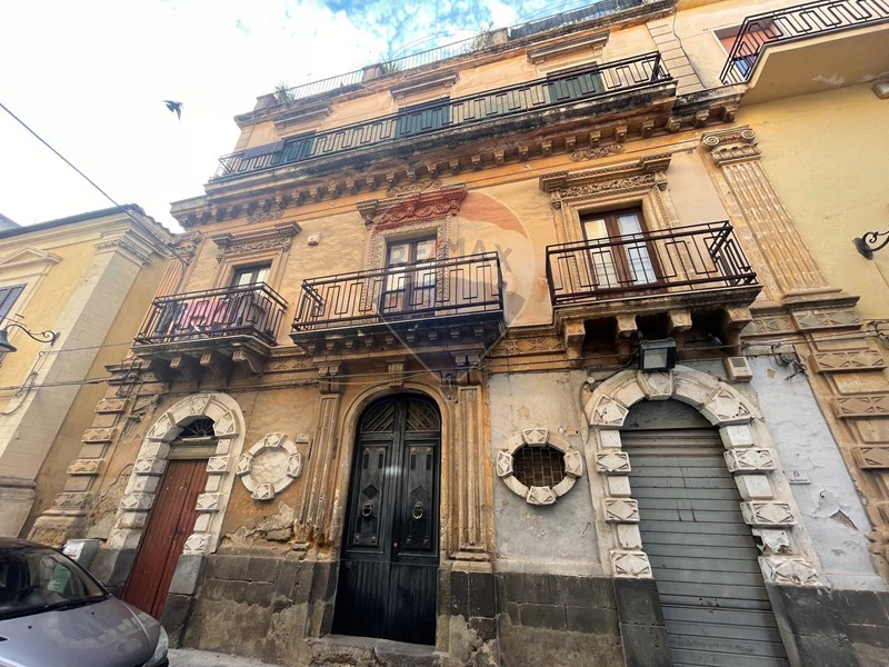 Appartamento in Vendita a Francofonte, 150'000€, 255 m²