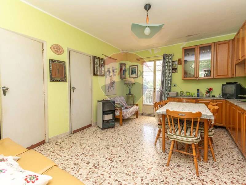 Casa Indipendente in Vendita a Caltagirone, 22'000€, 161 m²