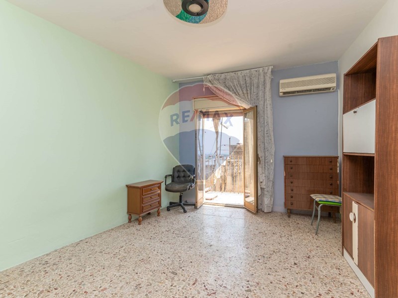 Casa Indipendente in Vendita a Caltagirone, 32'000€, 200 m²