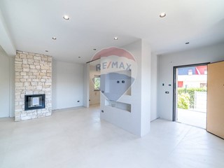 Villa in Vendita a Gravina di Catania, 529'000€, 289 m²