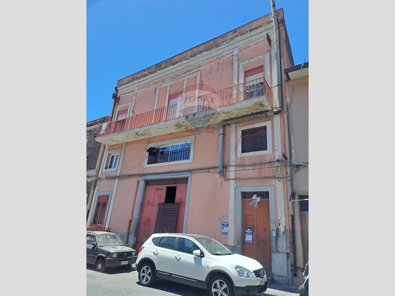 Quadrilocale in Vendita a Catania, 52'000&euro;, 125 m²
