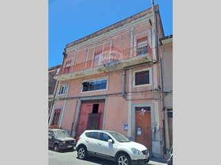 Quadrilocale in Vendita a Catania, 52'000&euro;, 125 m²