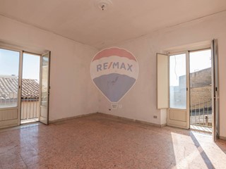 Casa Indipendente in Vendita a Caltagirone, 33'500€, 90 m²